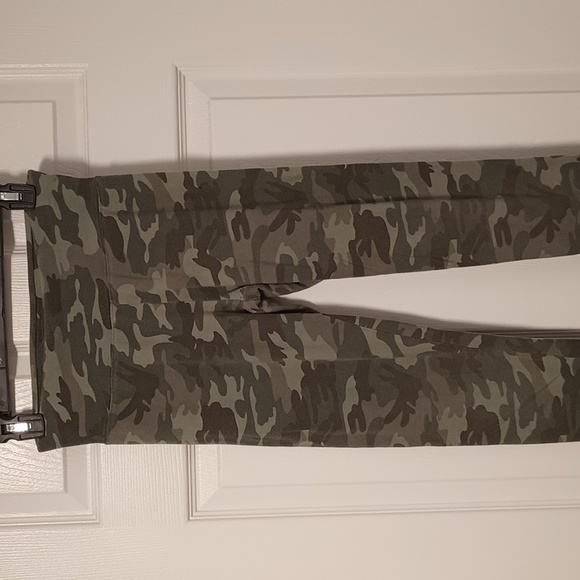 Girls Camo leggings - Picture 1 of 1